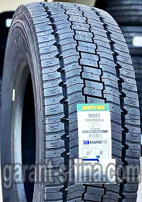 WestLake WDA2 (приводная) 315/70 R22.5 156/150L 20PR - Фото реальной шины с этикеткой вблизи